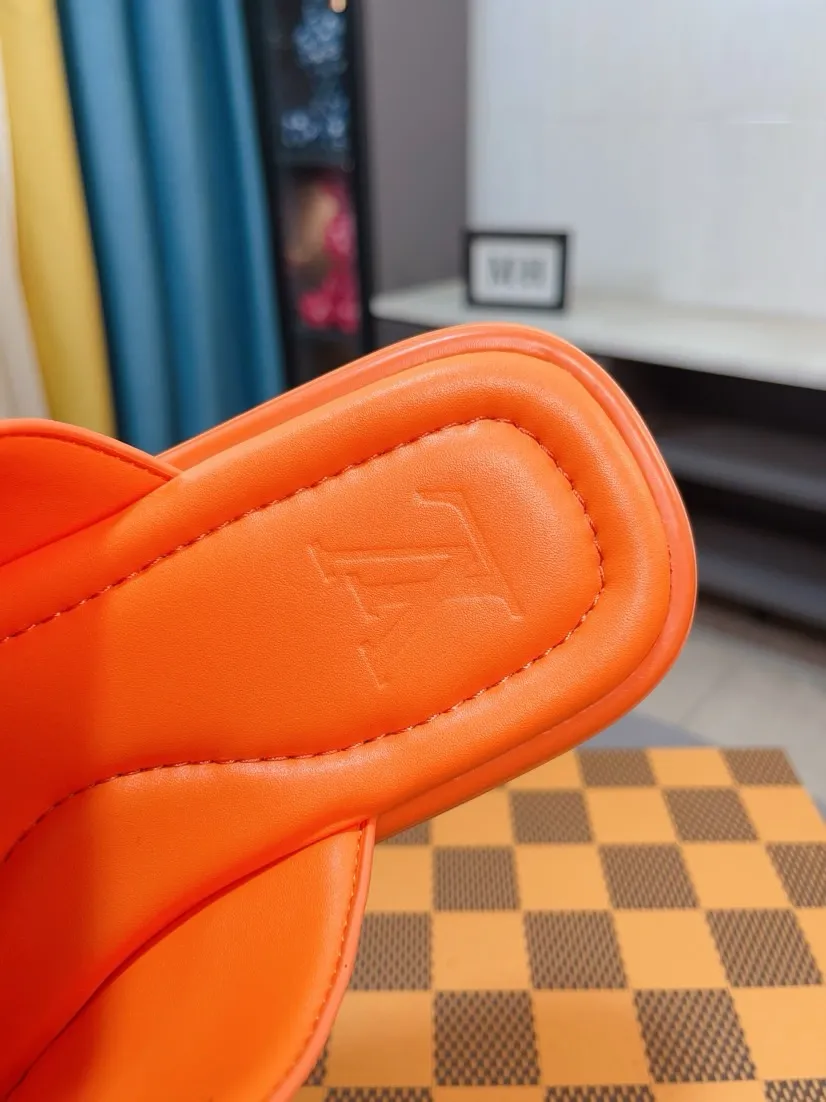 Men's shoes 💰380🌹🌹 (lv-Louis Vuitton) New men's slippers, high-end boutique, exquisite embossed logo decoration on the upper, fine workmanship, super soft soles, casual, loose and comfortable, a must-have in summer! \nsize：38-44